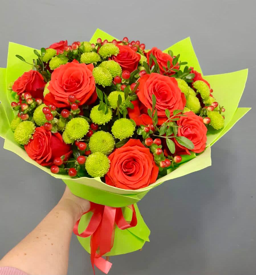 Букет цветов из: Хризантемы и Розы в Новолабинской