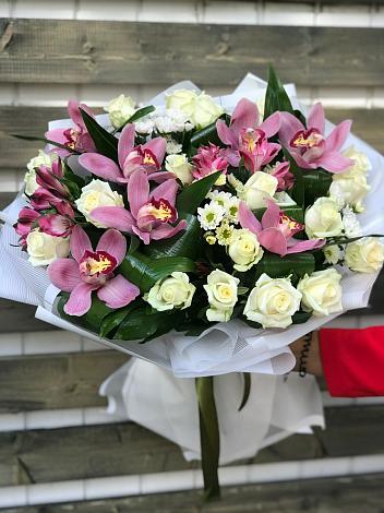 Букет цветов из: Розы и Хризантемы в Новолабинской