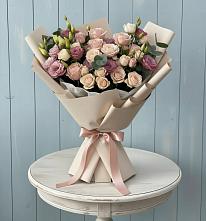 Букет цветов из:  Розы и Лизиантусы в Новолабинской