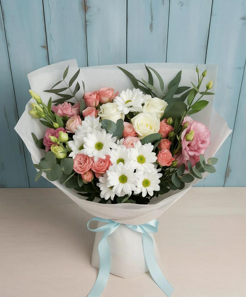 Букет цветов из: Розы, Лизиантусы и Хризантемы в Новолабинской