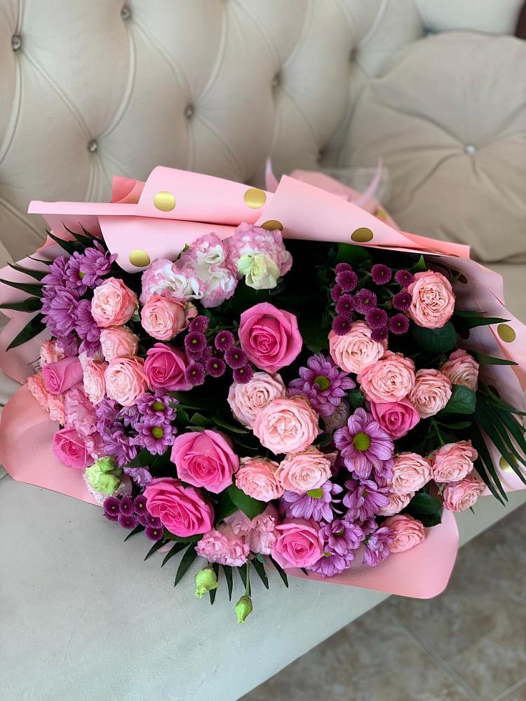 Букет цветов из: Хризантемы, Розы и Лизиантусы в Новолабинской