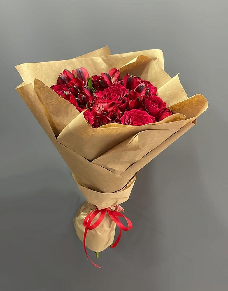 Букет цветов из: Альстромерии и Розы в Новолабинской