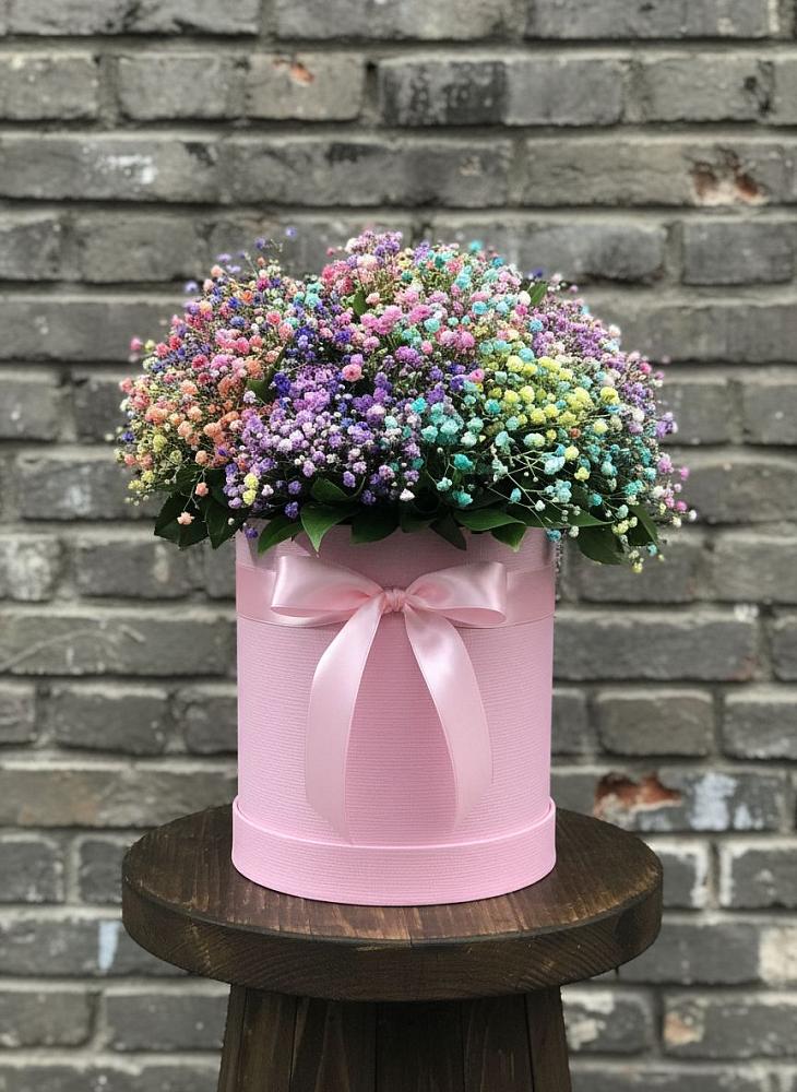 Цветочная композиция из Гипсофила и Розы в шляпной коробке в Новолабинской