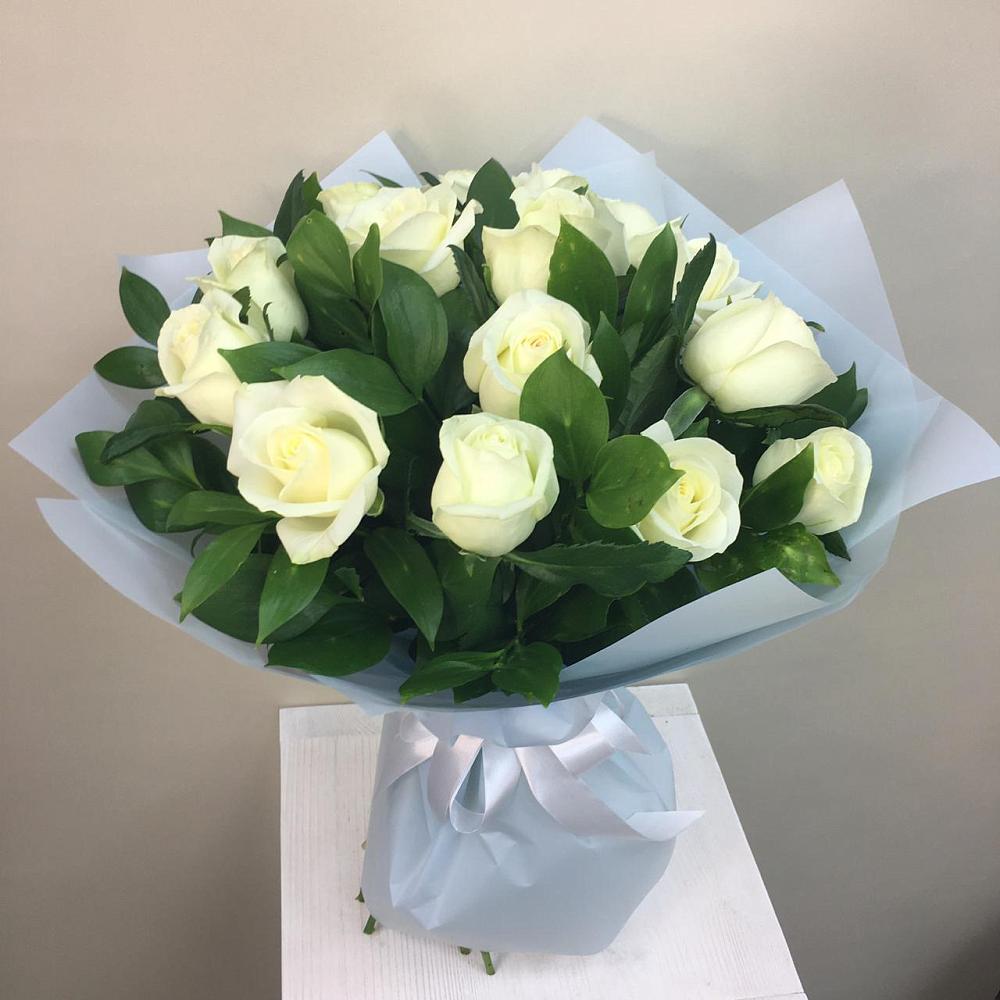 Букет 15 Белых роз Проуд в Новолабинской