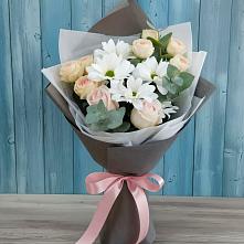 Букет цветов из:  Хризантемы и Розы в Новолабинской