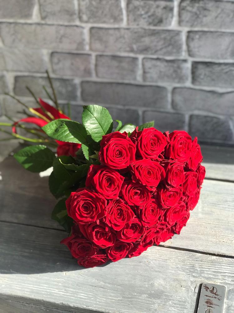 Букет Красные розы Фридом в Новолабинской