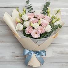 Букет цветов из:  Лизиантусы в Новолабинской