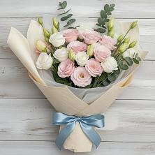 Букет цветов из:  Лизиантусы в Новолабинской