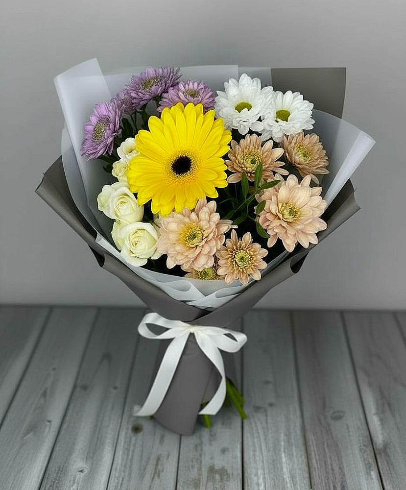 Букет цветов из: Розы, Герберы и Хризантемы в Новолабинской