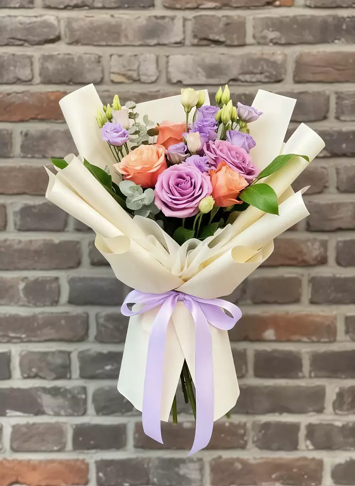 Букет цветов из: Лизиантусы и Розы в Новолабинской