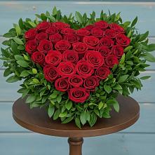 Цветочная композиция из Розы в виде сердца в Новолабинской