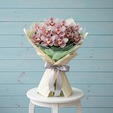 Букет цветов из:  Орхидеи и Розы в Новолабинской