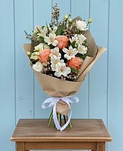 Букет цветов из:  Альстромерии, Лизиантусы, Розы и Хризантемы #REPLACE_PRED# Новолабинской