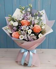 Букет цветов из:  Лизиантусы, Розы, Альстромерии и Гипсофила в Новолабинской