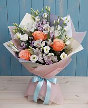 Букет цветов из:  Лизиантусы, Розы, Альстромерии и Гипсофила в Новолабинской