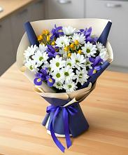 Букет цветов из:  Розы, Ирисы и Хризантемы в Новолабинской