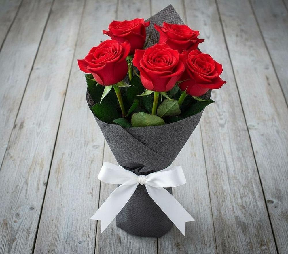 Букет 5 Красных роз Эдлесс Лав в Новолабинской