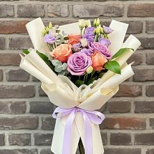 Букет цветов из:  Лизиантусы и Розы в Новолабинской