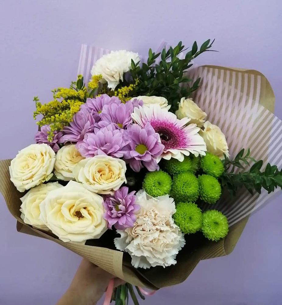 Букет цветов из: Хризантемы, Розы, Гвоздики и Герберы в Новолабинской