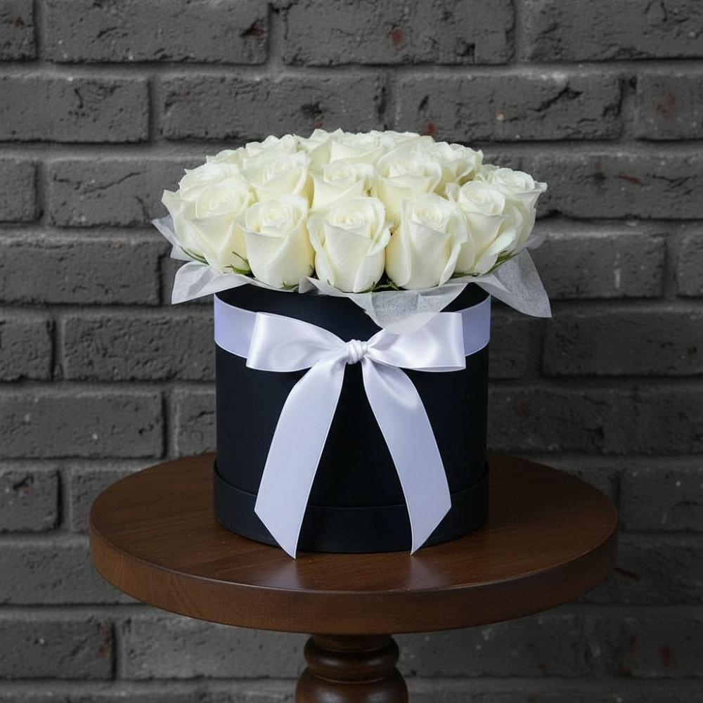 Цветочная композиция из Розы в шляпной коробке в Новолабинской