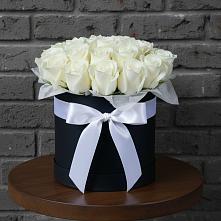 Цветочная композиция из Розы в шляпной коробке в Новолабинской