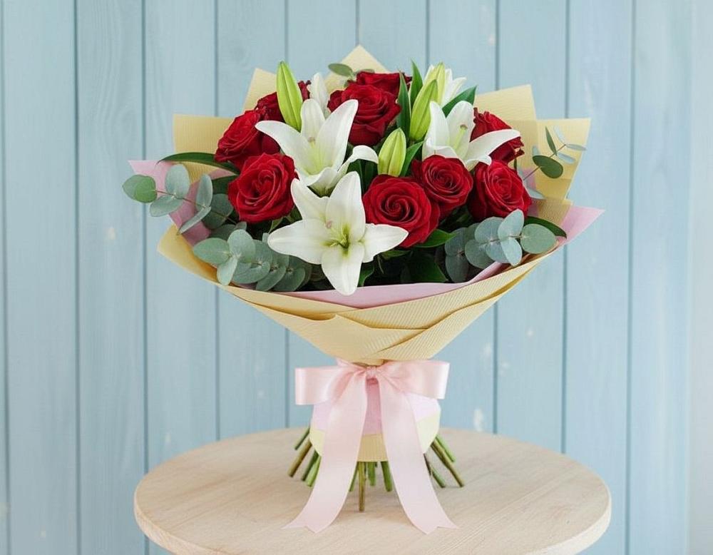 Букет цветов из: Лилии и Розы в Новолабинской